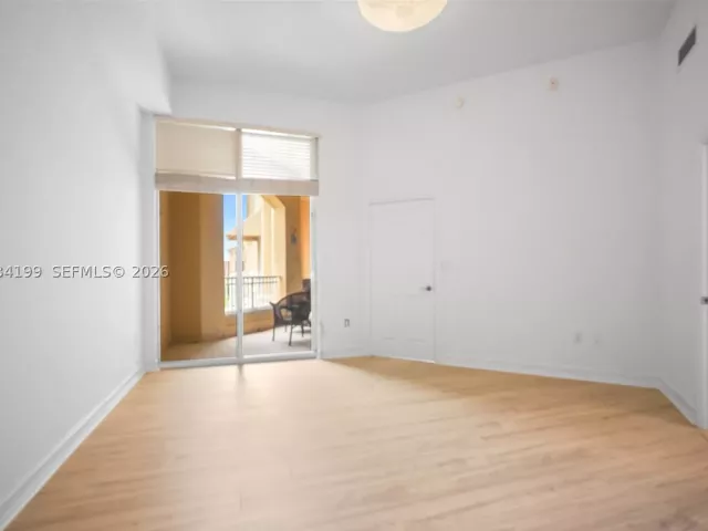 2-bedroom condo for sale in Aventura - 3001 NE 185th St 716 - MondialRealty