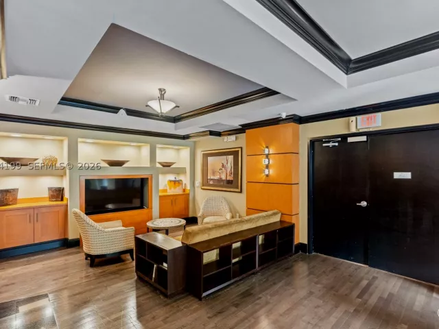 2-bedroom condo for sale in Aventura - 3001 NE 185th St 716 - MondialRealty