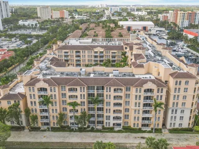 2-bedroom condo for sale in Aventura - 3001 NE 185th St 716 - MondialRealty