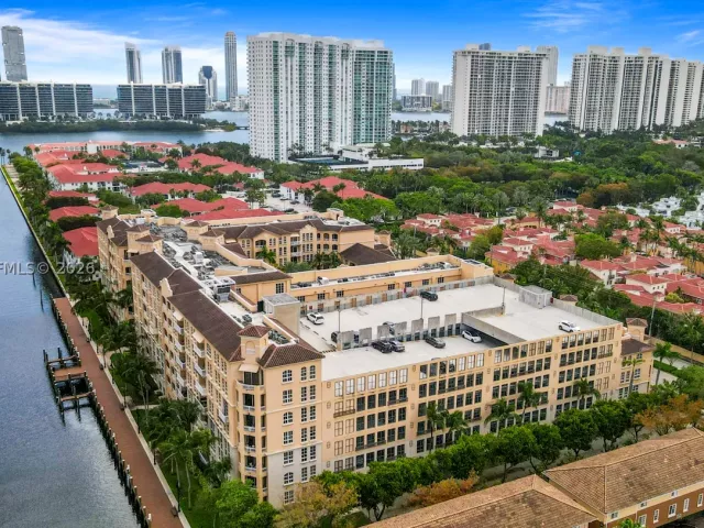 2-bedroom condo for sale in Aventura - 3001 NE 185th St 716 - MondialRealty