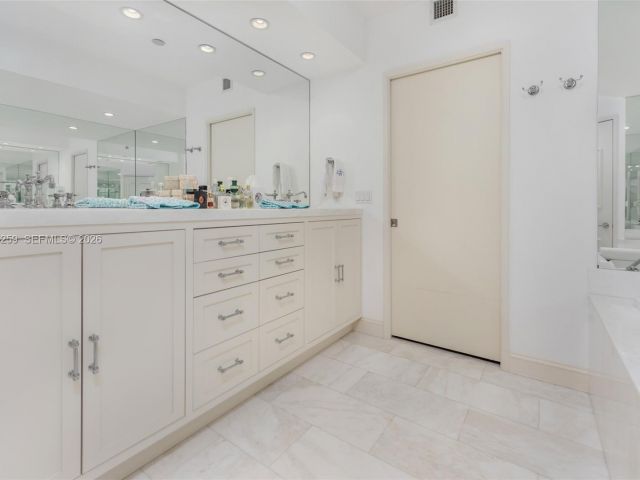 Apartment for sale  Unit #1603 - photo 7490537