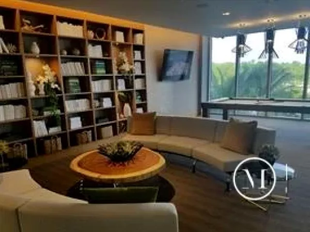2-bedroom condo for sale in North Miami Beach - 16385 Biscayne Boulevard 1018 - MondialRealty