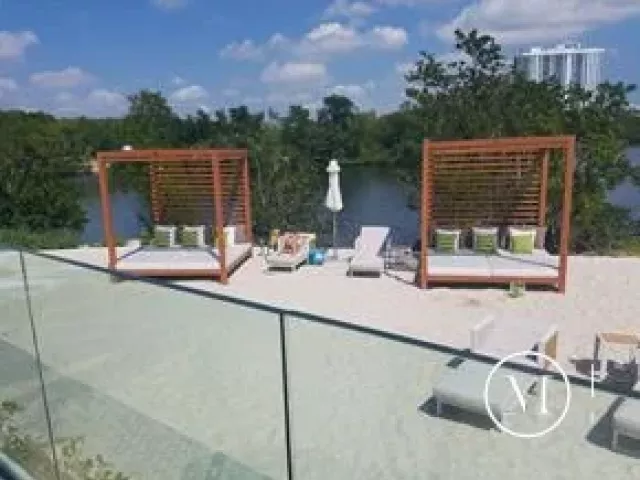 2-bedroom condo for sale in North Miami Beach - 16385 Biscayne Boulevard 1018 - MondialRealty