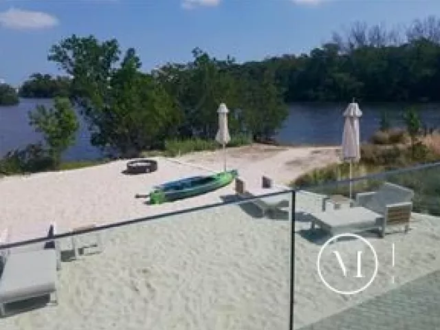 2-bedroom condo for sale in North Miami Beach - 16385 Biscayne Boulevard 1018 - MondialRealty