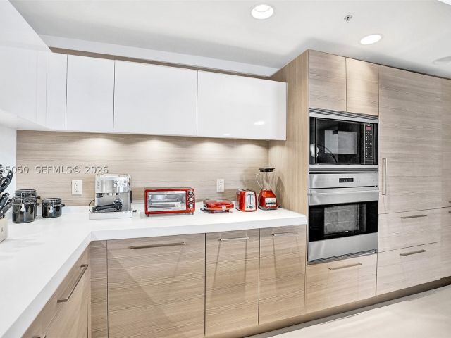 2-bedroom condo for sale in North Miami Beach - 17301 Biscayne Blvd 1207 - MondialRealty