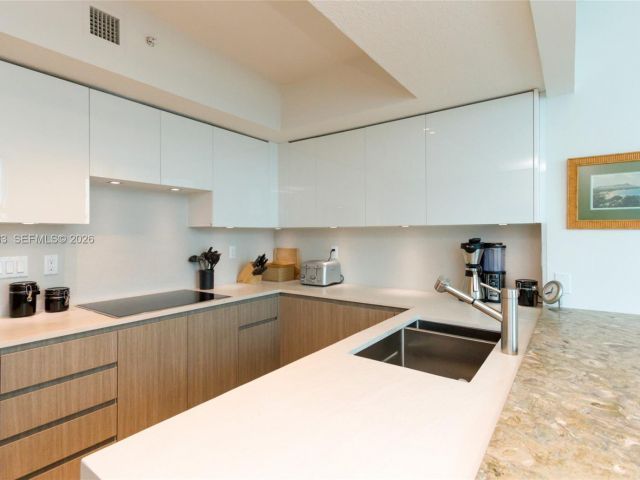 Apartment for sale  Unit #601 - photo 7520036