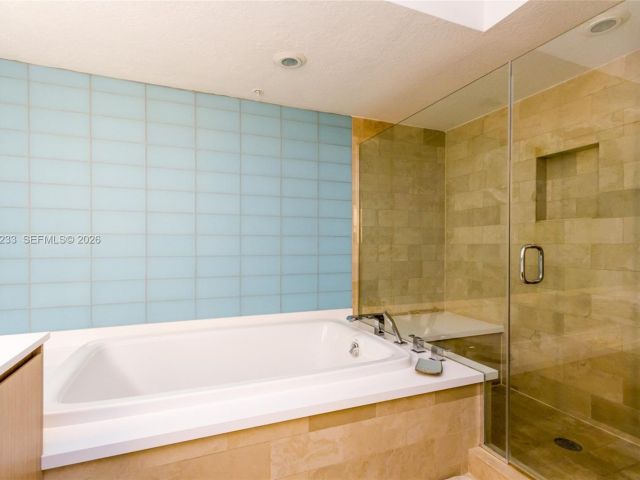 Apartment for sale  Unit #601 - photo 7520045