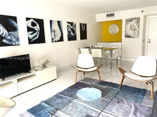 Apartment for rent  Unit #1011 - photo 7478888