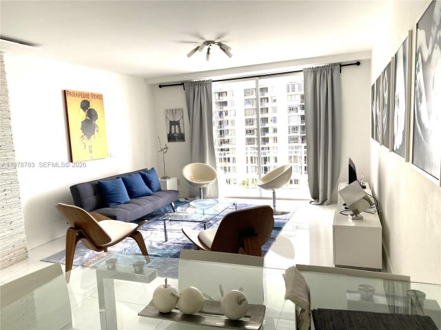 Apartment for rent  Unit #1011 - photo 7478889