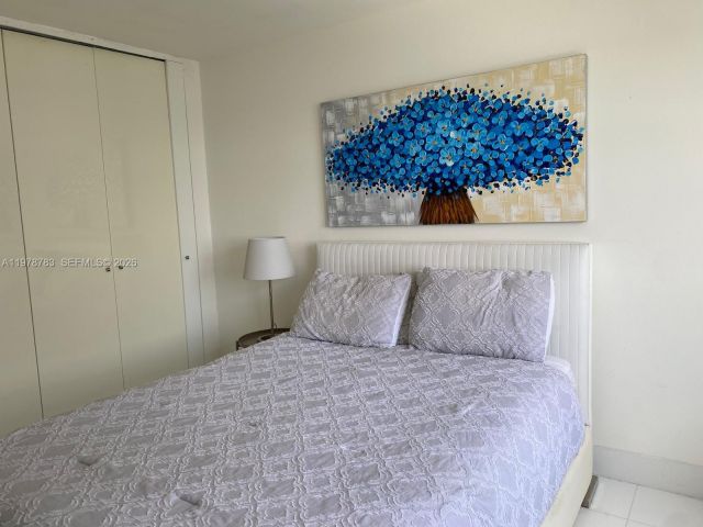 Apartment for rent  Unit #1011 - photo 7478893