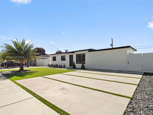 3-bedroom home for rent in Miami Gardens - 5420 NW 182nd St - MondialRealty