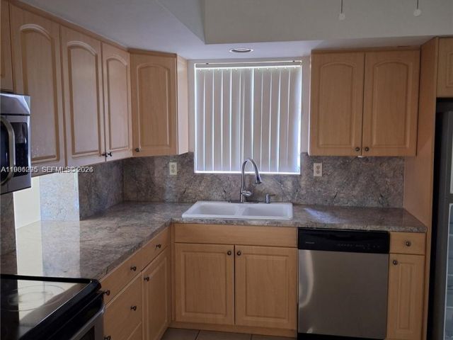 3-bedroom home for rent in Pembroke Pines - 710 NW 77th Way - MondialRealty