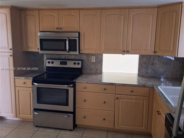 3-bedroom home for rent in Pembroke Pines - 710 NW 77th Way - MondialRealty