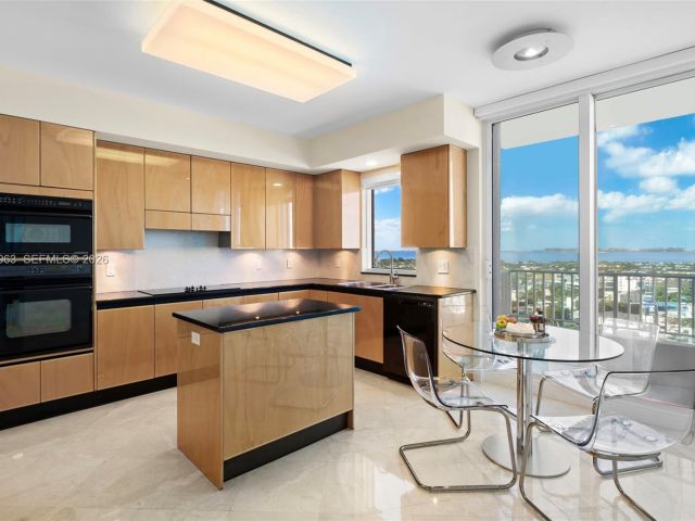 Apartment for rent  Unit #1802 - photo 7490496