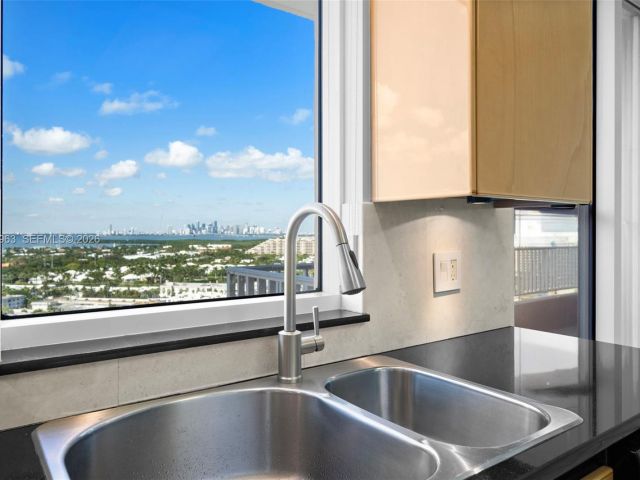 Apartment for rent  Unit #1802 - photo 7490498