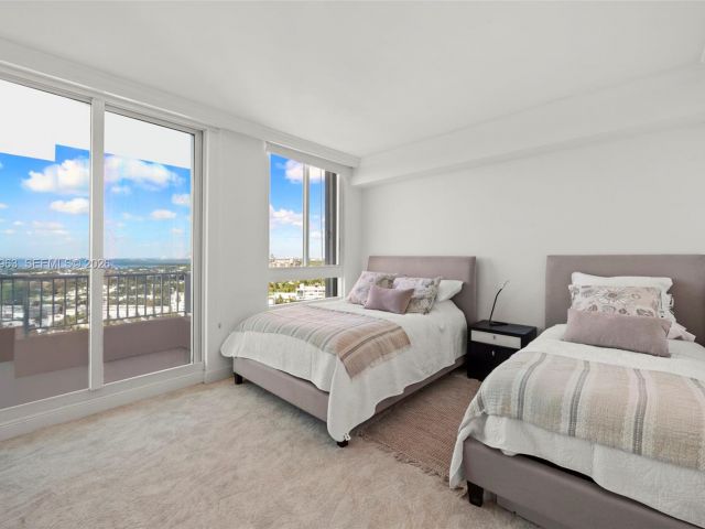 Apartment for rent  Unit #1802 - photo 7490507