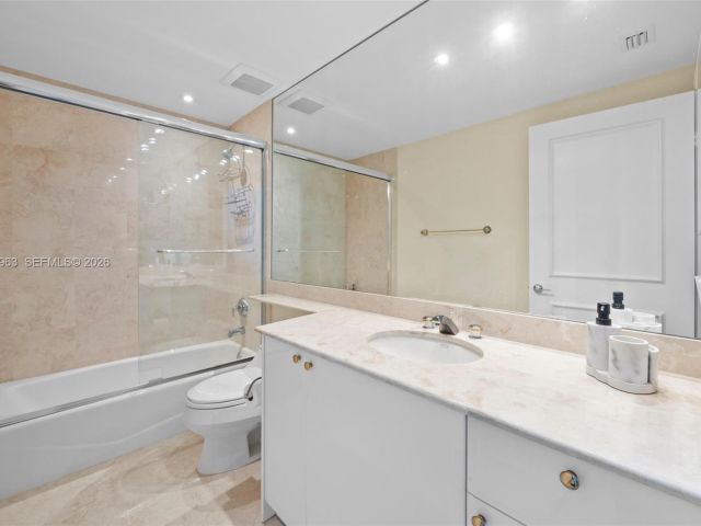 Apartment for rent  Unit #1802 - photo 7490508