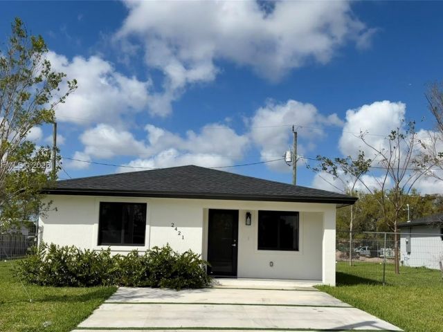 Home for rent at 2421 NW 153rd St 0 - photo 7521675