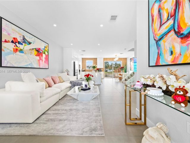 3-bedroom home for sale in Doral - 7827 NW 116th Ave - MondialRealty