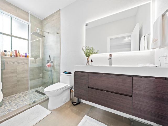 3-bedroom home for sale in Doral - 7827 NW 116th Ave - MondialRealty