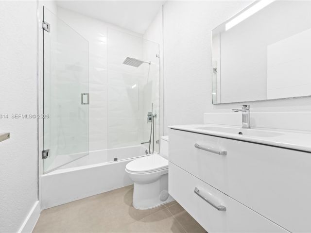 3-bedroom home for sale in Doral - 7827 NW 116th Ave - MondialRealty