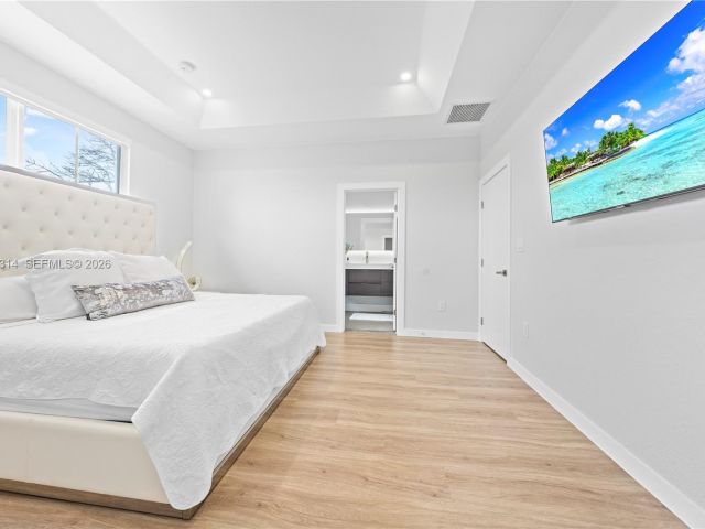 3-bedroom home for sale in Doral - 7827 NW 116th Ave - MondialRealty