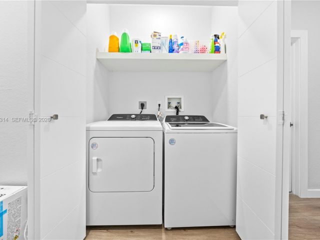 3-bedroom home for sale in Doral - 7827 NW 116th Ave - MondialRealty