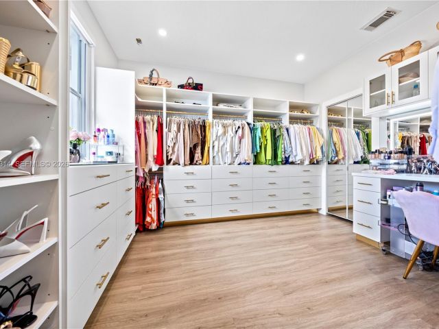 3-bedroom home for sale in Doral - 7827 NW 116th Ave - MondialRealty