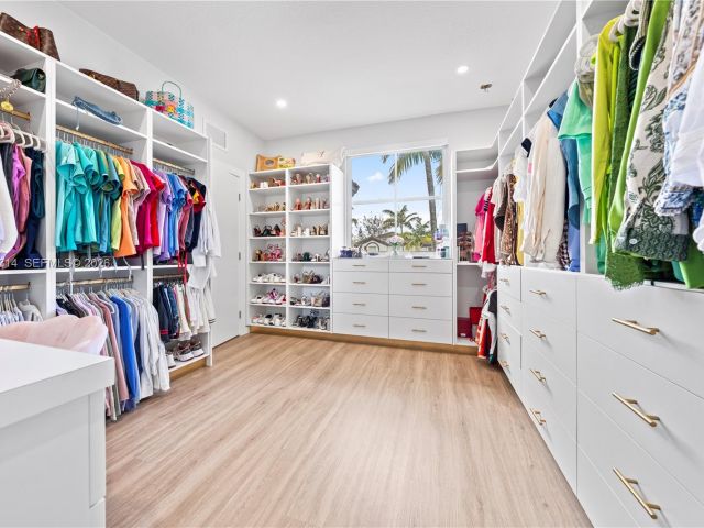 3-bedroom home for sale in Doral - 7827 NW 116th Ave - MondialRealty