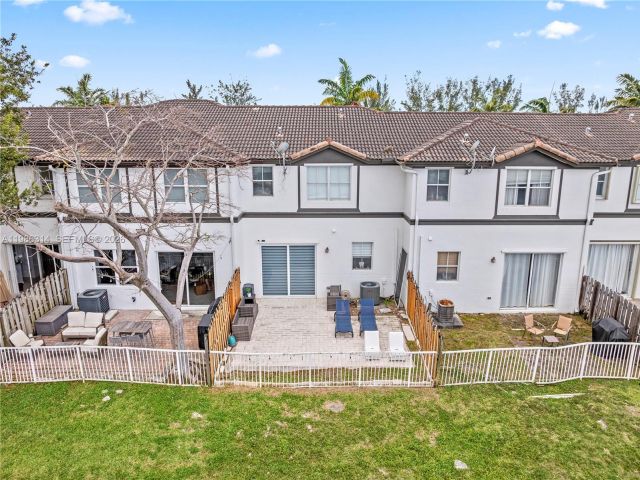 3-bedroom home for sale in Doral - 7827 NW 116th Ave - MondialRealty