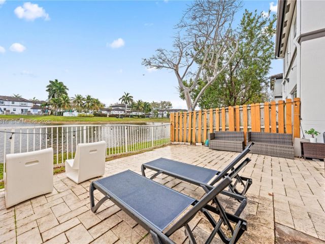 3-bedroom home for sale in Doral - 7827 NW 116th Ave - MondialRealty
