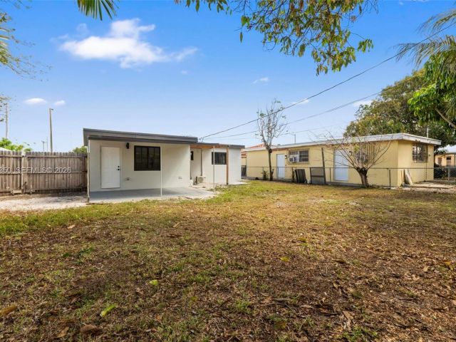 3-bedroom home for rent in Miami - 1060 NW 35th Ct 1060 - MondialRealty