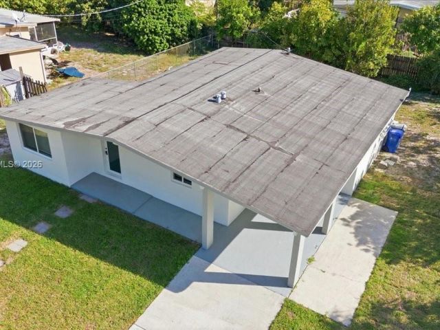 Home for rent at 1400 NE 43rd Ct 1400 - photo 7478142