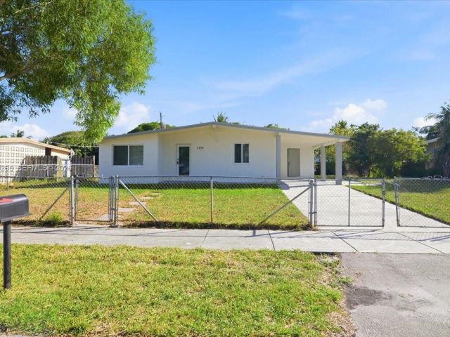 Home for rent at 1400 NE 43rd Ct 1400 - photo 7478146