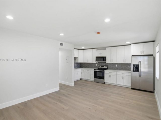 Home for rent at 1400 NE 43rd Ct 1400 - photo 7478147