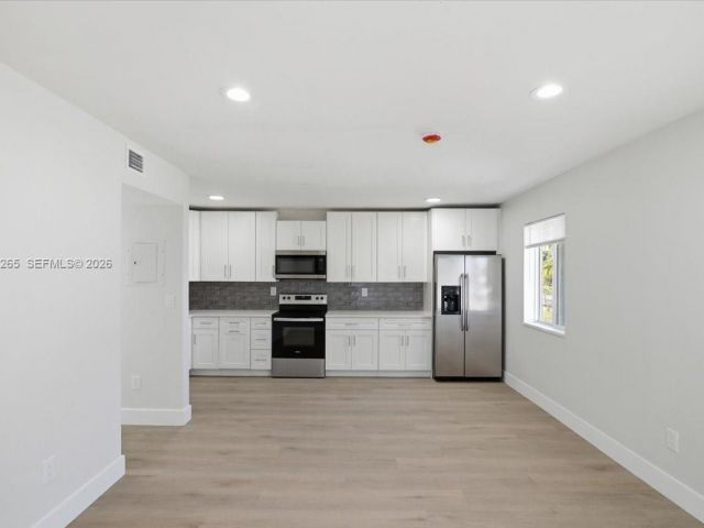 Home for rent at 1400 NE 43rd Ct 1400 - photo 7478148