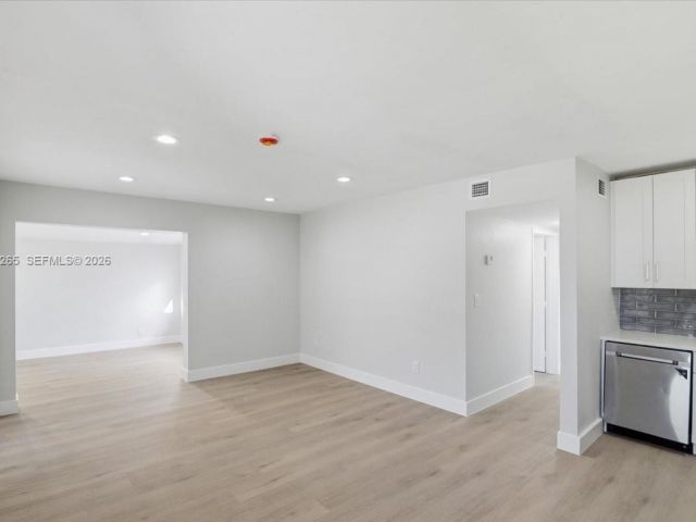 Home for rent at 1400 NE 43rd Ct 1400 - photo 7478151