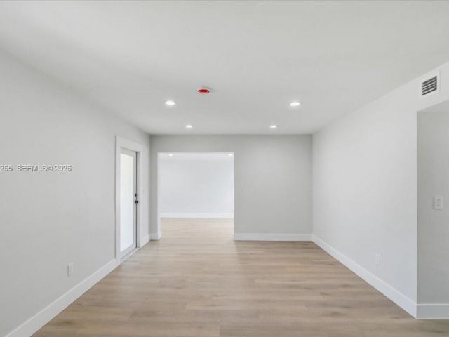 Home for rent at 1400 NE 43rd Ct 1400 - photo 7478152