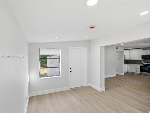 Home for rent at 1400 NE 43rd Ct 1400 - photo 7478154