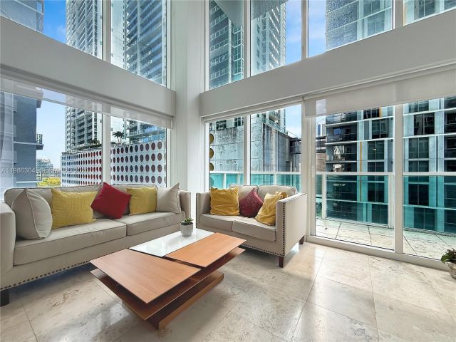 2-bedroom condo for rent in Miami - 41 SE 5th St 602 - MondialRealty