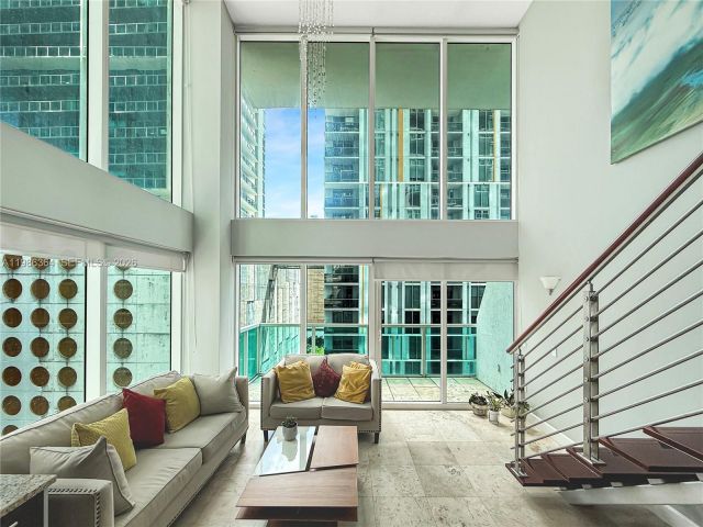 2-bedroom condo for rent in Miami - 41 SE 5th St 602 - MondialRealty