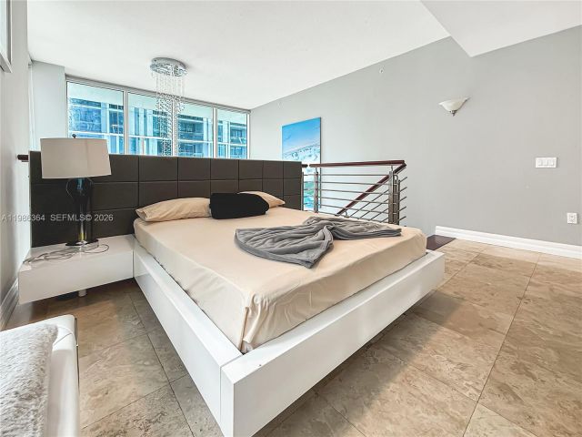 2-bedroom condo for rent in Miami - 41 SE 5th St 602 - MondialRealty