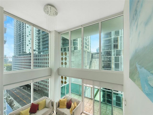 2-bedroom condo for rent in Miami - 41 SE 5th St 602 - MondialRealty