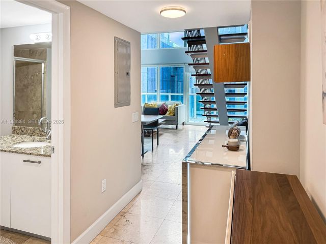 2-bedroom condo for rent in Miami - 41 SE 5th St 602 - MondialRealty
