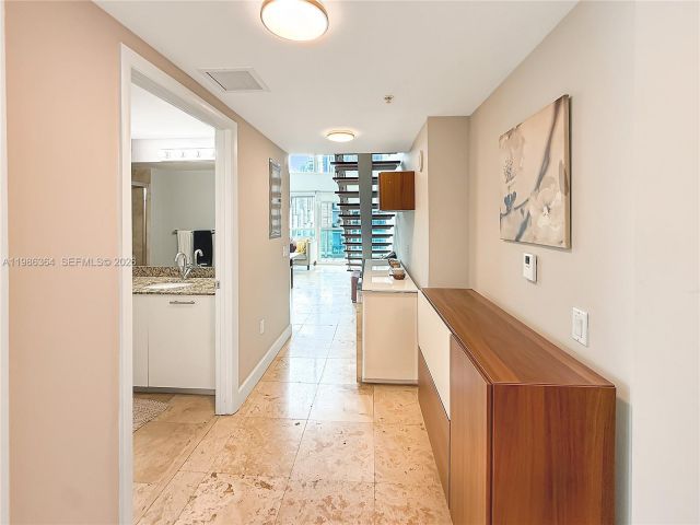 2-bedroom condo for rent in Miami - 41 SE 5th St 602 - MondialRealty
