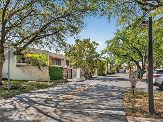 Home for sale at 10406 SW 76th St - photo 7525715