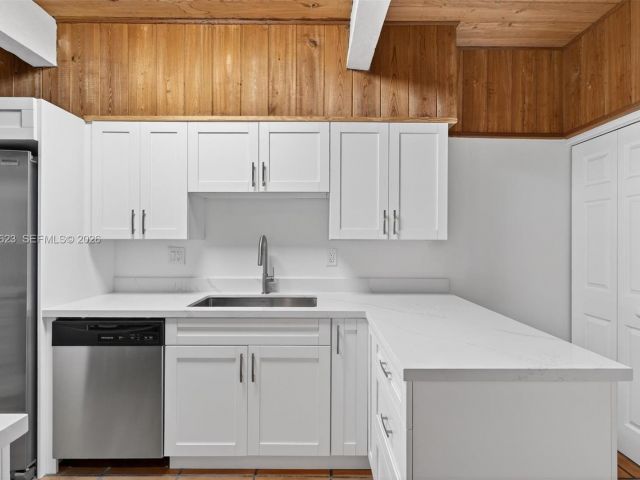 Home for sale at 10406 SW 76th St - photo 7525728