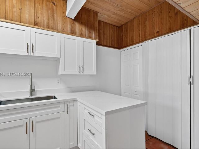 Home for sale at 10406 SW 76th St - photo 7525731