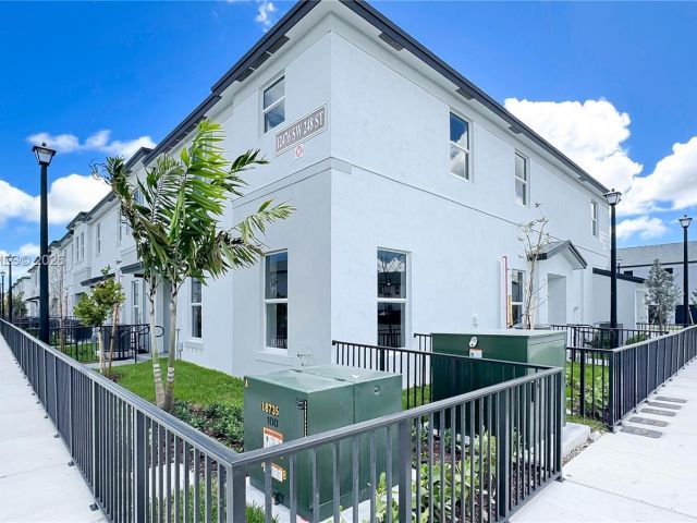 3-bedroom home for rent in Miami - 12476 SW 248th St 8 - MondialRealty