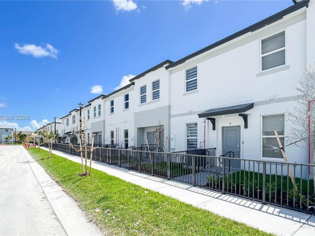 3-bedroom home for rent in Miami - 12476 SW 248th St 8 - MondialRealty